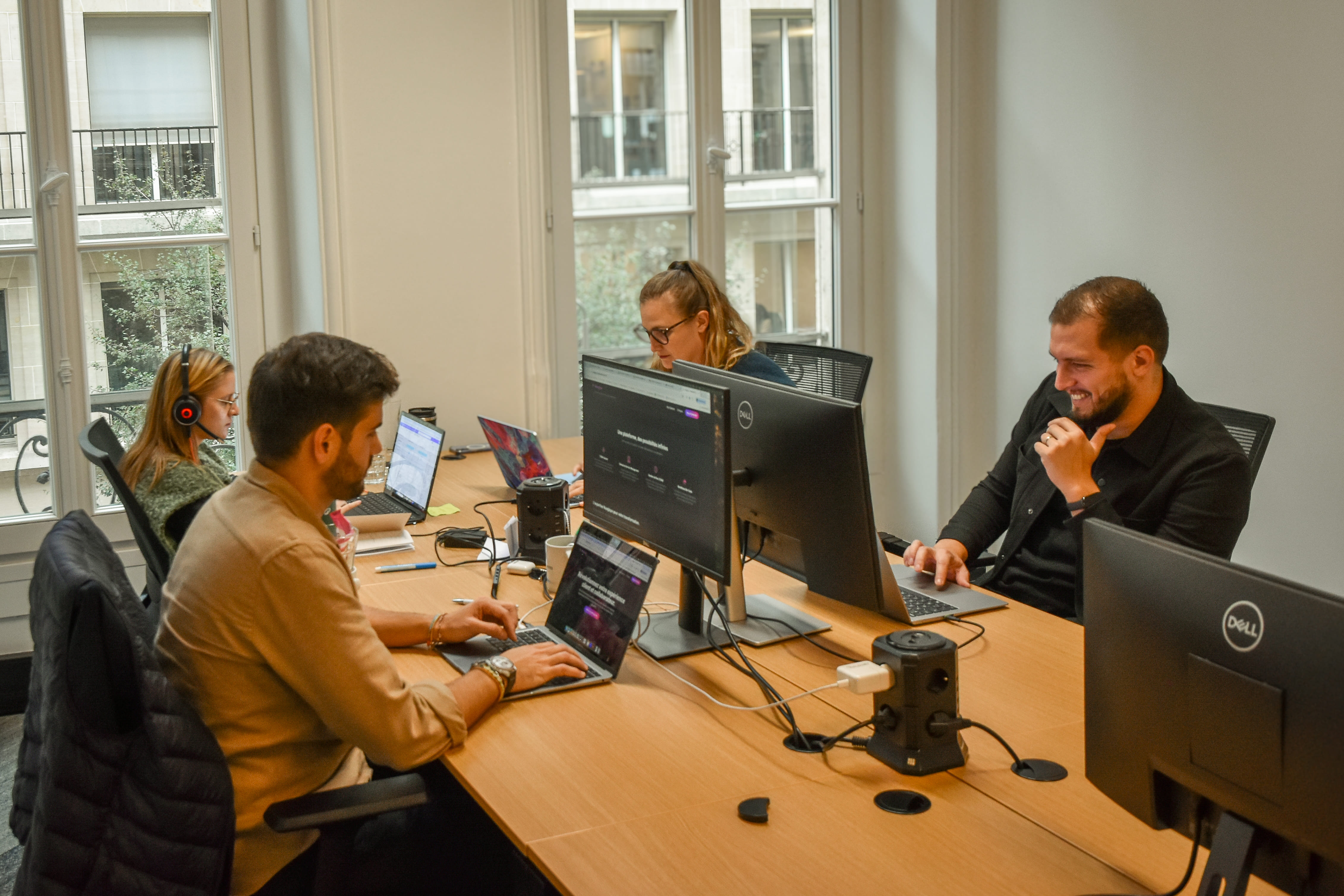 Équipe Nuagique en collaboration lors d'un évènement